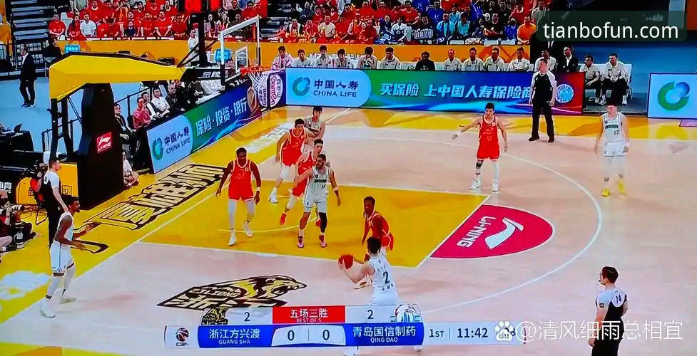 CBA常规赛爆冷夜最新动态：皮特森38分弑旧主，福建终结北京四连胜